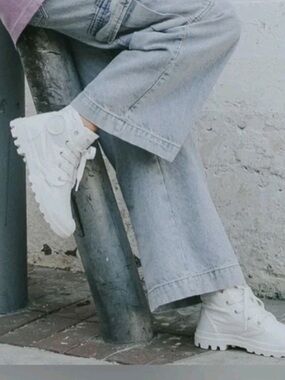 New In Box Palladium Kids White Canvas High-Top Sneakers| 7.5